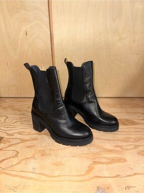 Nero Giardini Black Leather Chunky Chelsea Heeled Boots